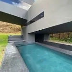 וילה The Black Line House אולות