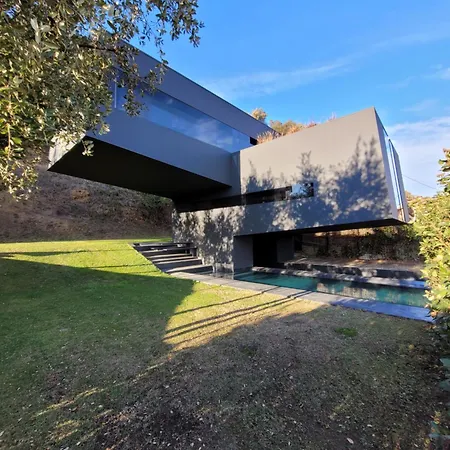 Villa The Black Line House