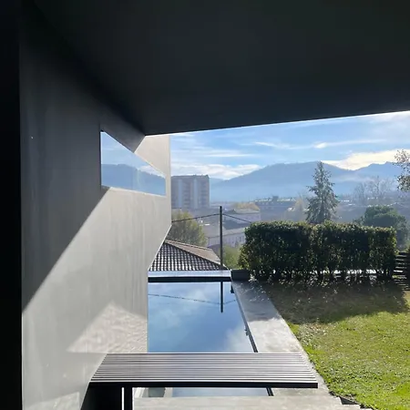 The Black Line House * Olot