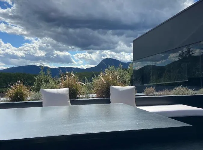 The Black Line House Villa Olot